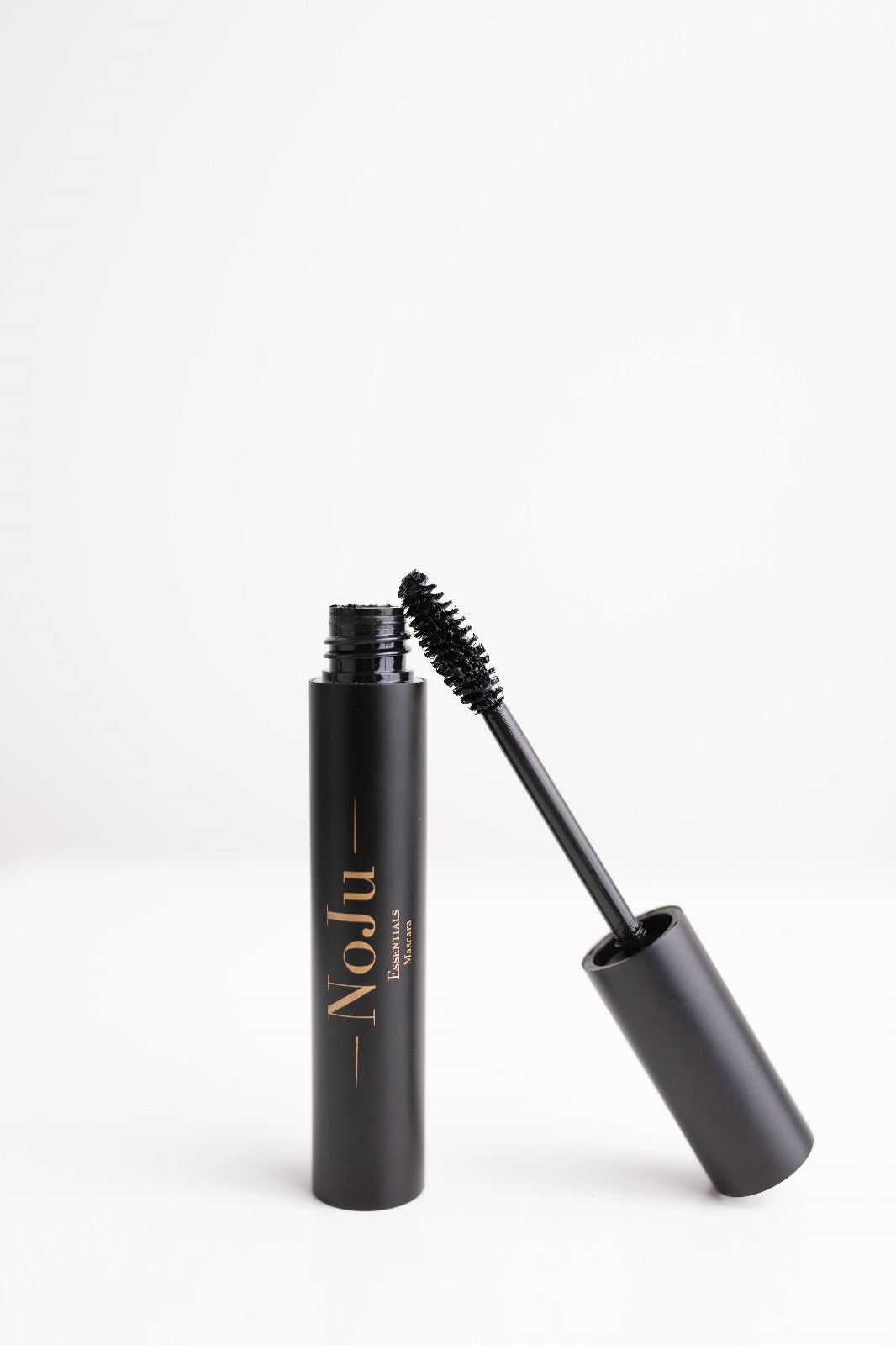 Serumberiget mascara – pleje og volumen i ét
